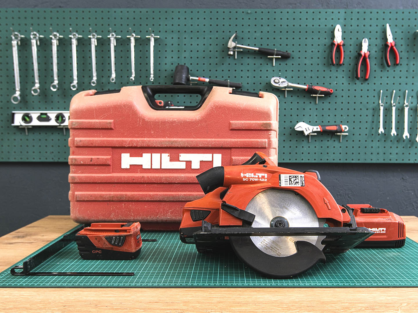 Аккумуляторная циркулярная пила Hilti SC 70W-A22  (02-29082)