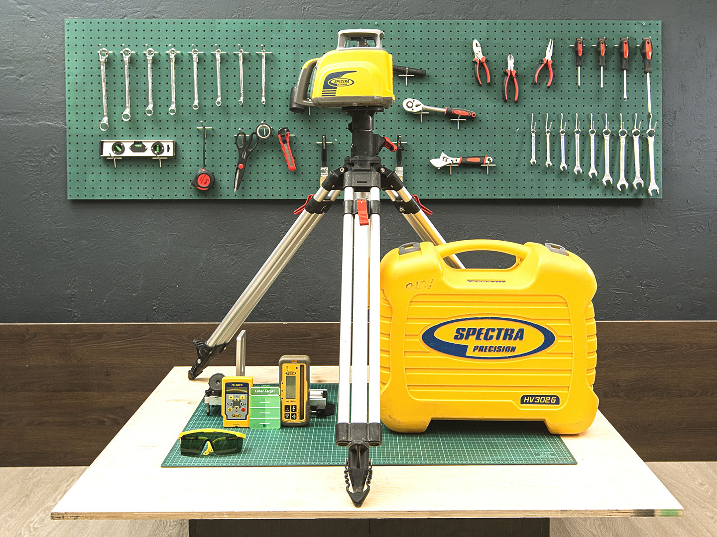 Самонивелирующийся лазер Spectra Precision HV302G  (02-18043)