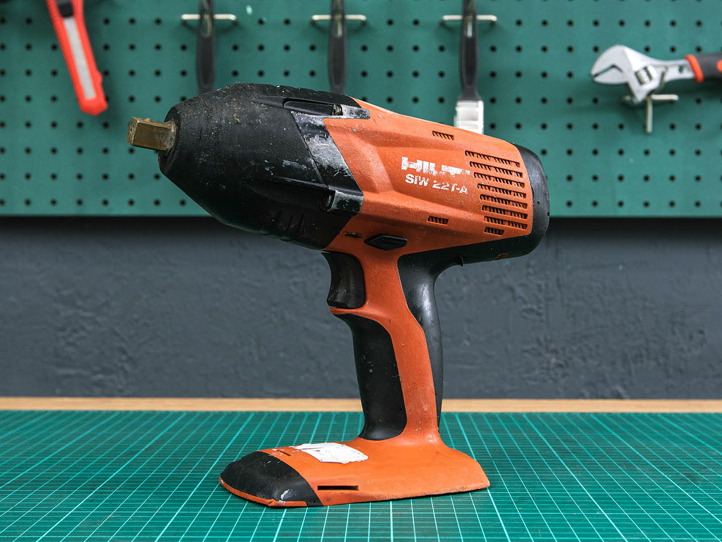 Аккумуляторный ударный гайковерт Hilti  SIW 22T-A  (03-19013)