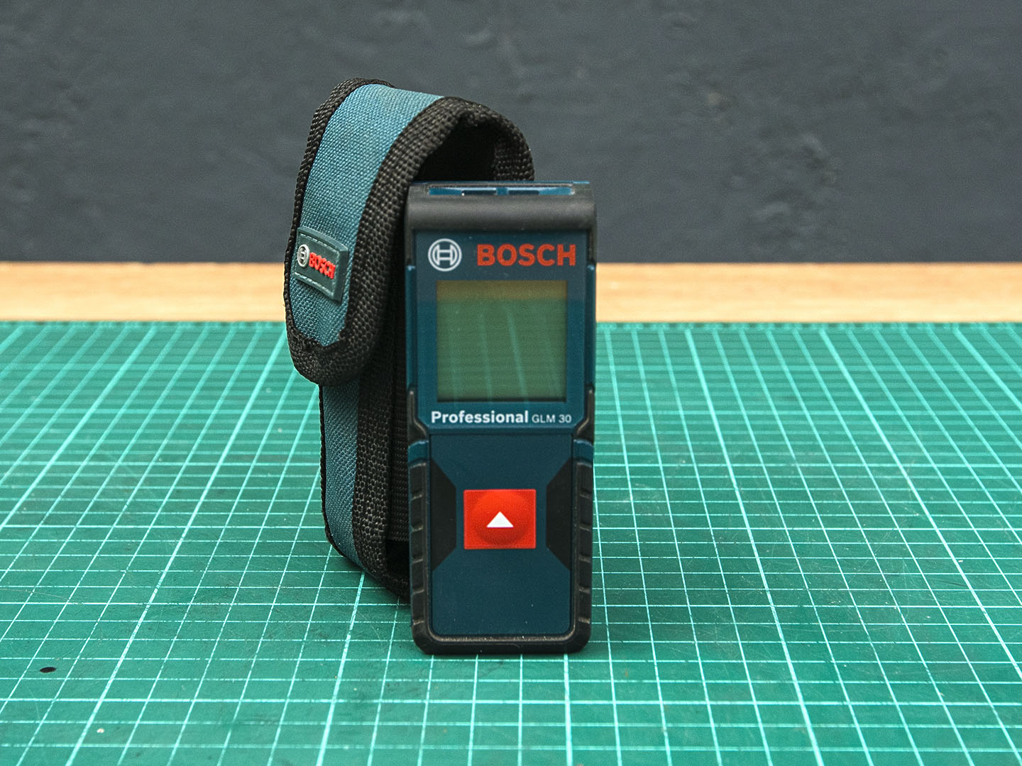 Лазерный дальномер Bosch GLM 30 Professional  (07-23083)