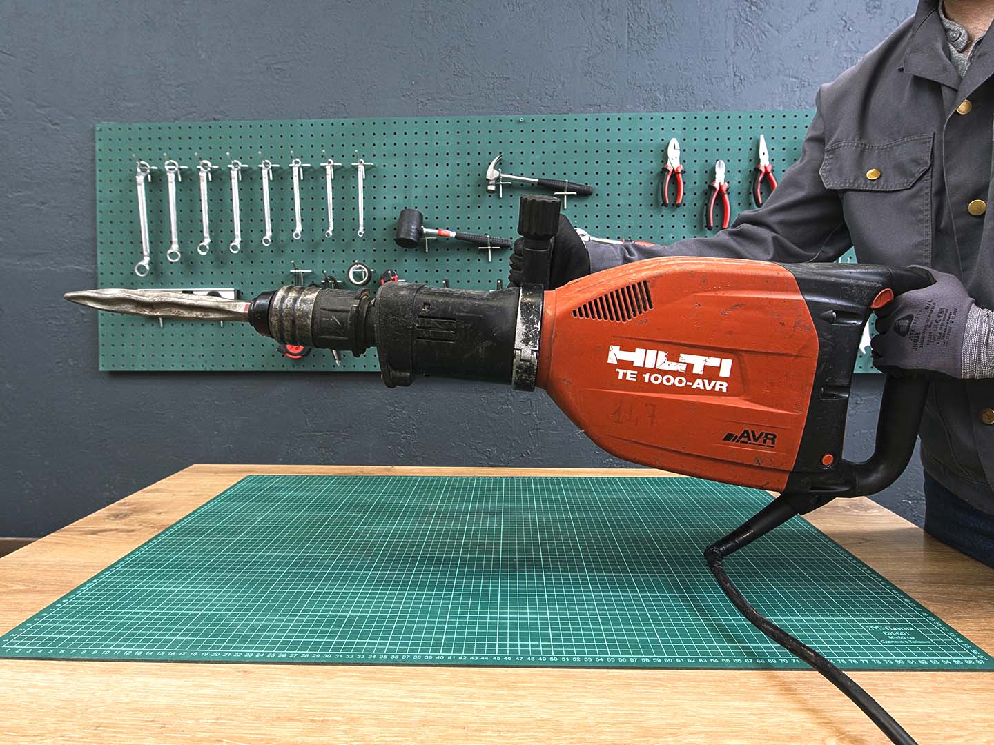 Отбойный молоток Hilti  TE 1000-AVR  (18-17082)