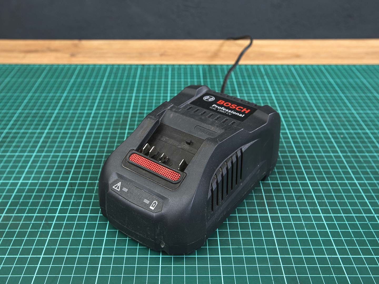 Зарядное устройство Bosch  GAL 1880 CV  (09-05082)