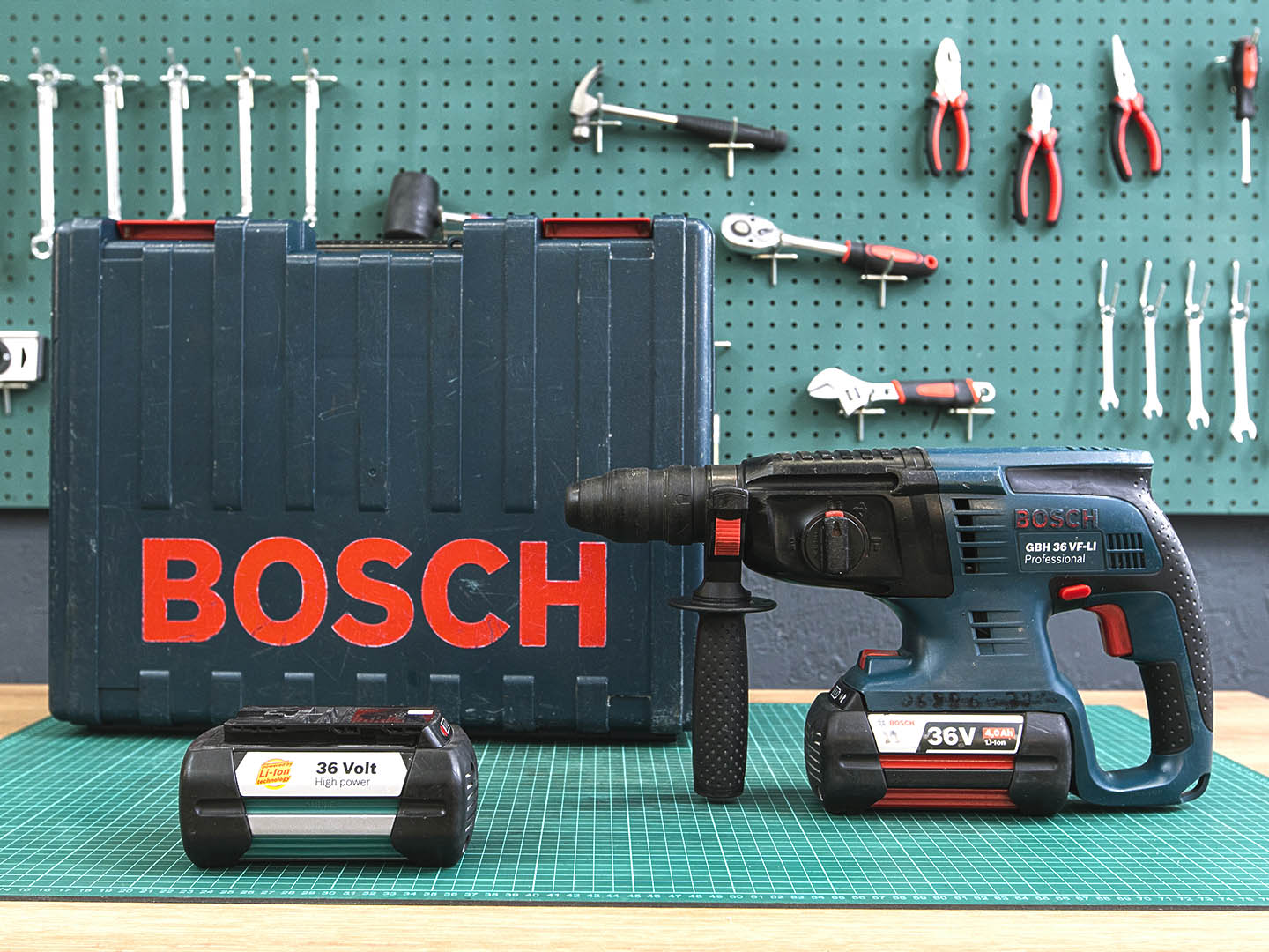 Аккумуляторный перфоратор Bosch GBH 36 VF-LI   (06-25082)
