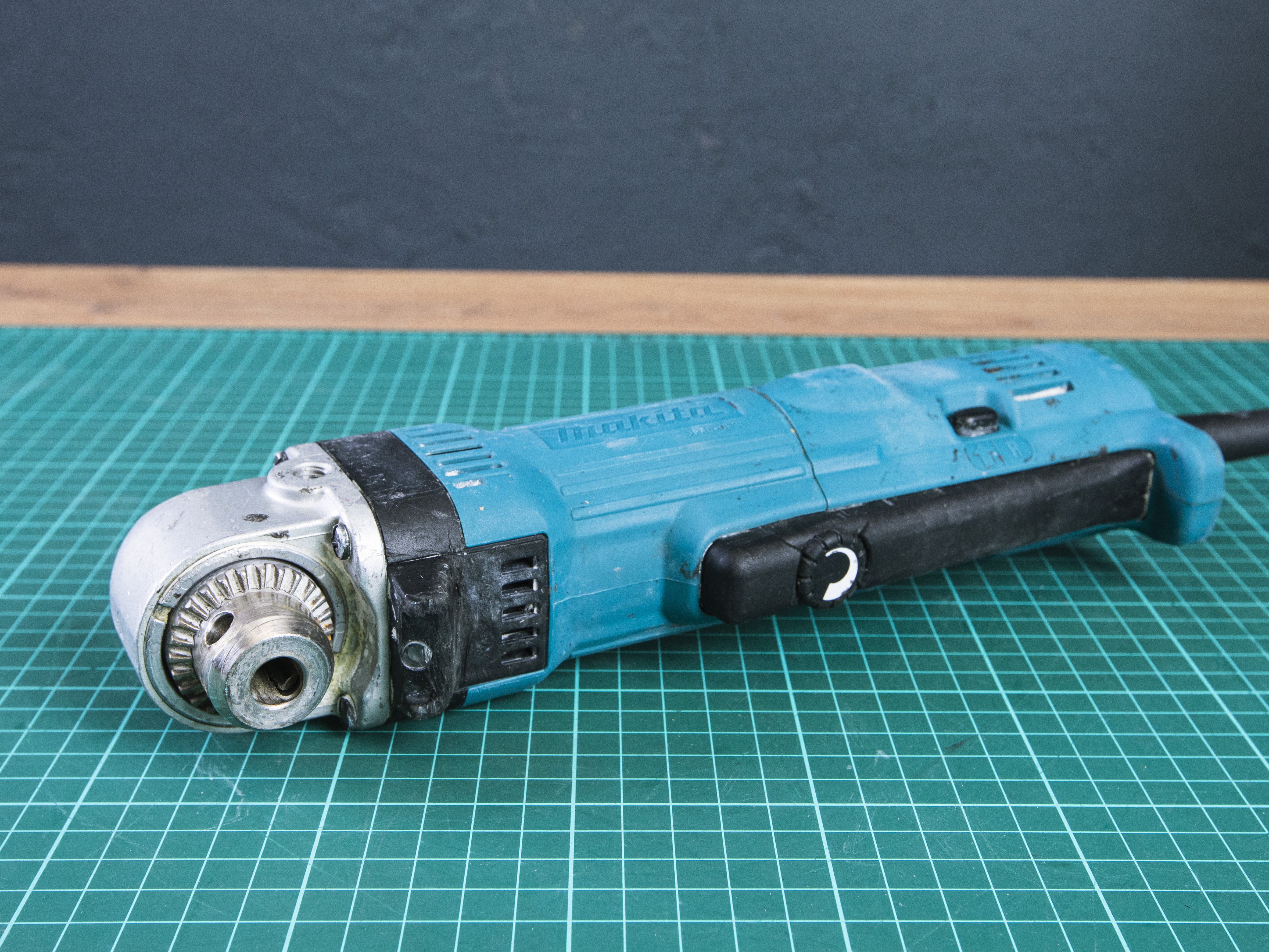 Угловая дрель Makita DA3010F  (02-05042)