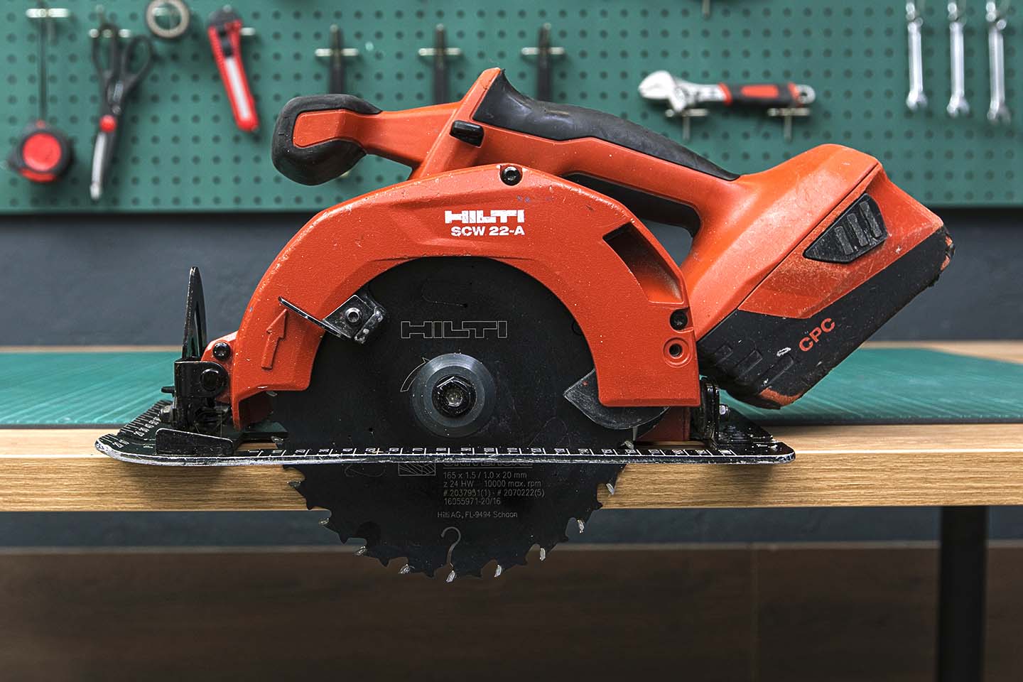 Аккумуляторная циркулярная пила Hilti  SCW 22-A  (06-23122)