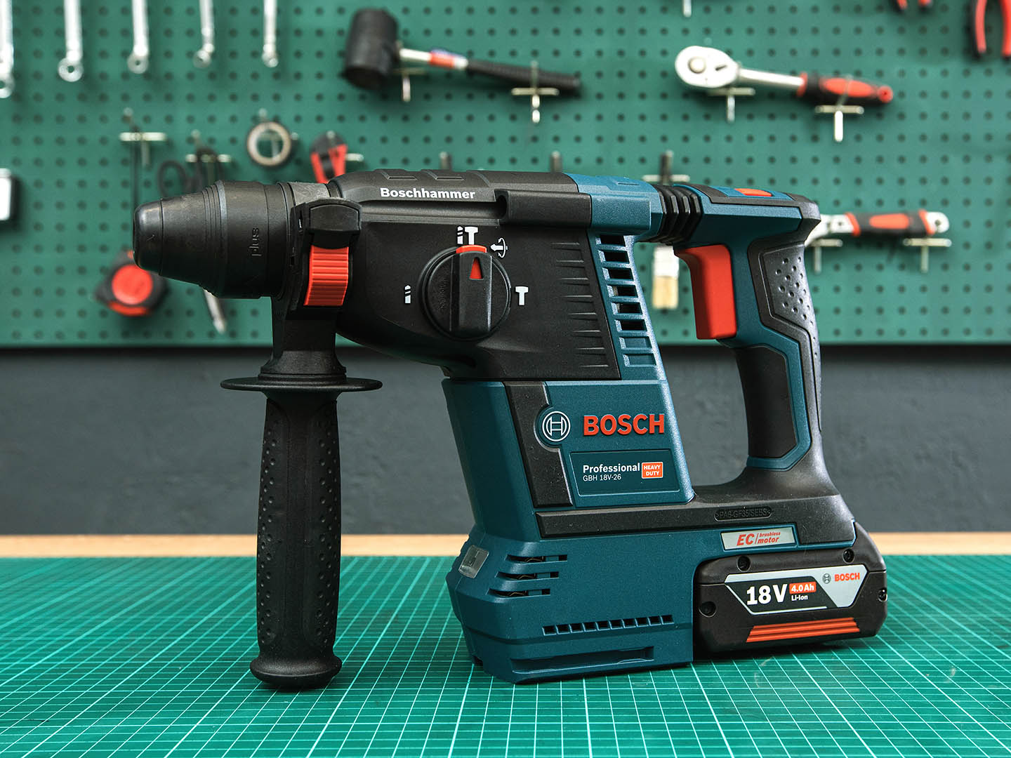 Аккумуляторный перфоратор Bosch GBH 18V-26  (01-09033)