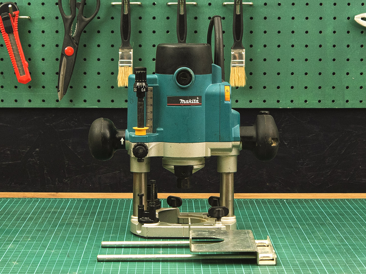 Фрезер Makita RP1110C  (08-24075)