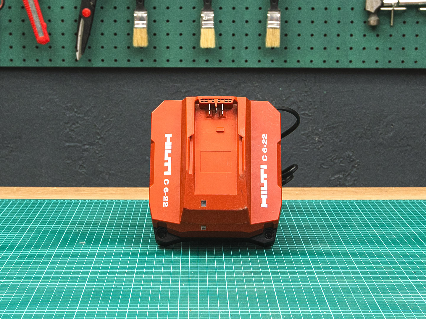 Зарядное устройство Hilti C 6-22  (01-03064)