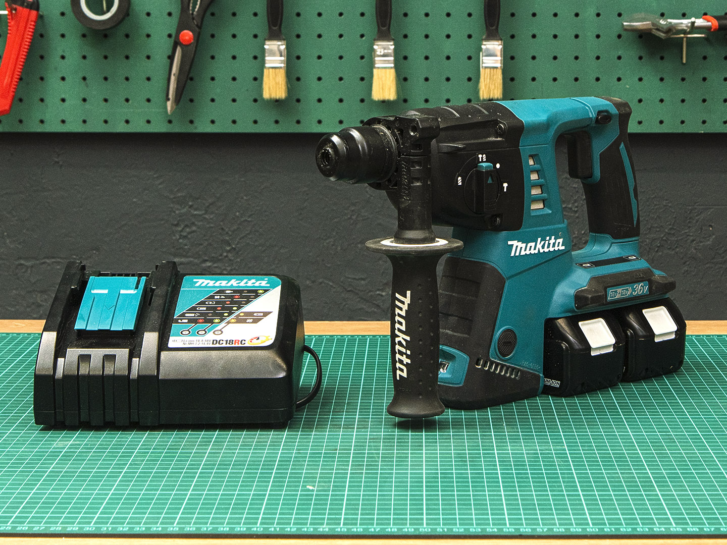 Аккумуляторный перфоратор Makita DHR263Z  (02-10045)