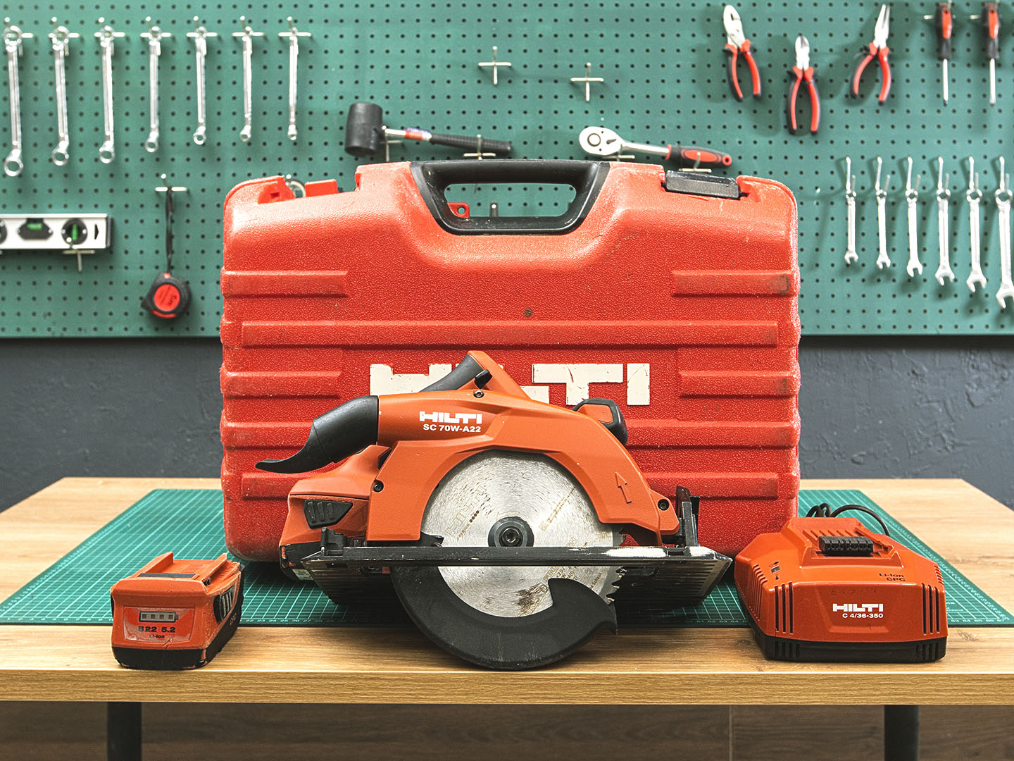Аккумуляторная циркулярная пила  Hilti SC 70W-A22  (02-28033)