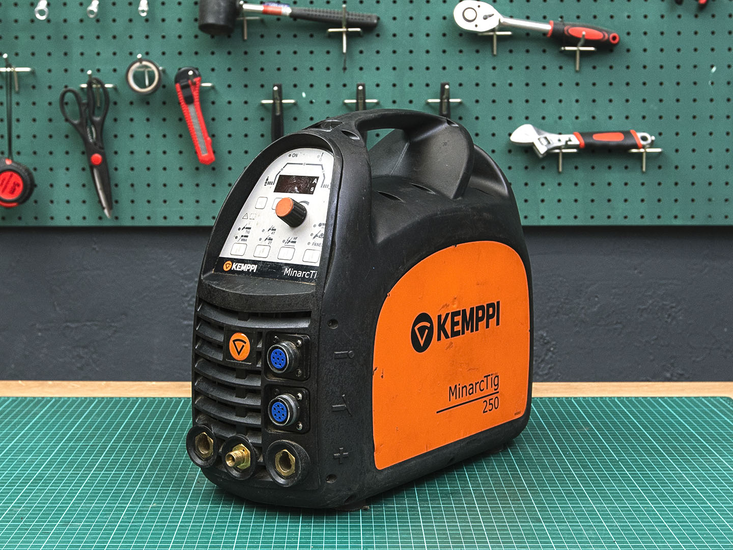 АППАРАТ АРГОНОДУГОВОЙ СВАРКИ KEMPPI Master 250  (03-01093)