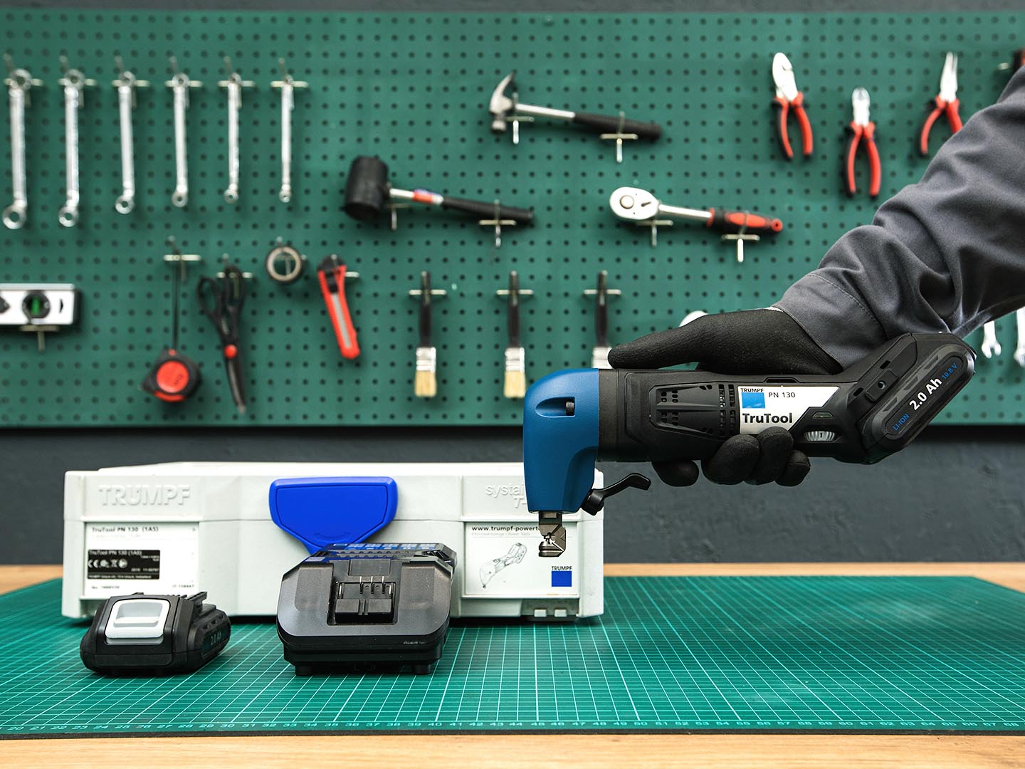 Высечные ножницы TruTool PN 130 с аккумулятором 10.8 В  (04-01033)