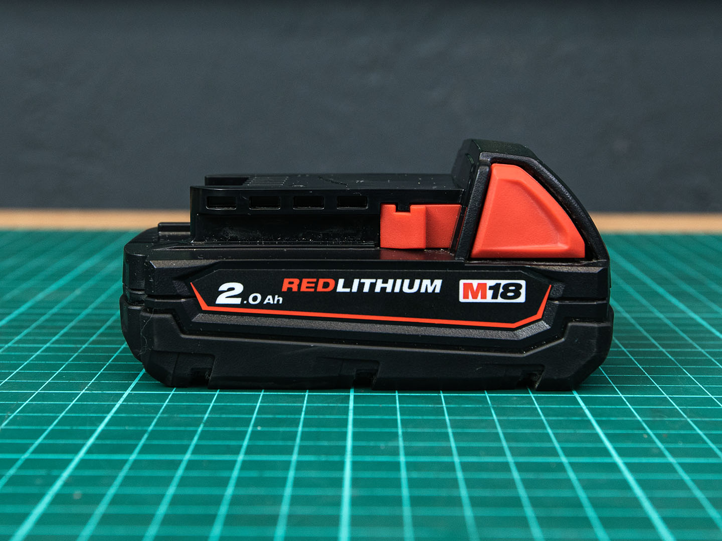 Аккумулятор Milwaukee M18 B2 Li-Ion 2 Ач  (02-31013)