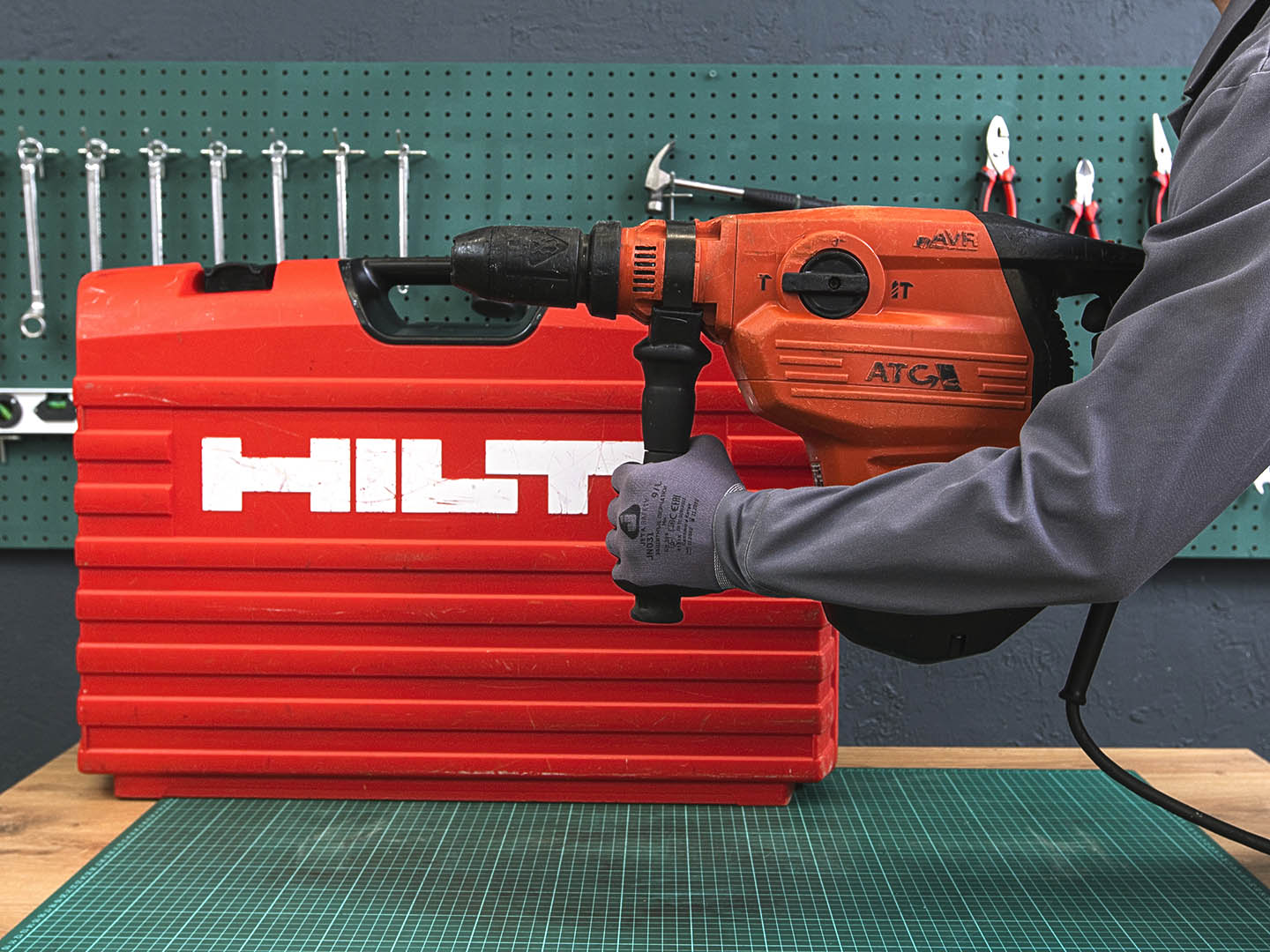 Комбинированный перфоратор Hilti  TE 70-ATC-AVR  (06-24082)