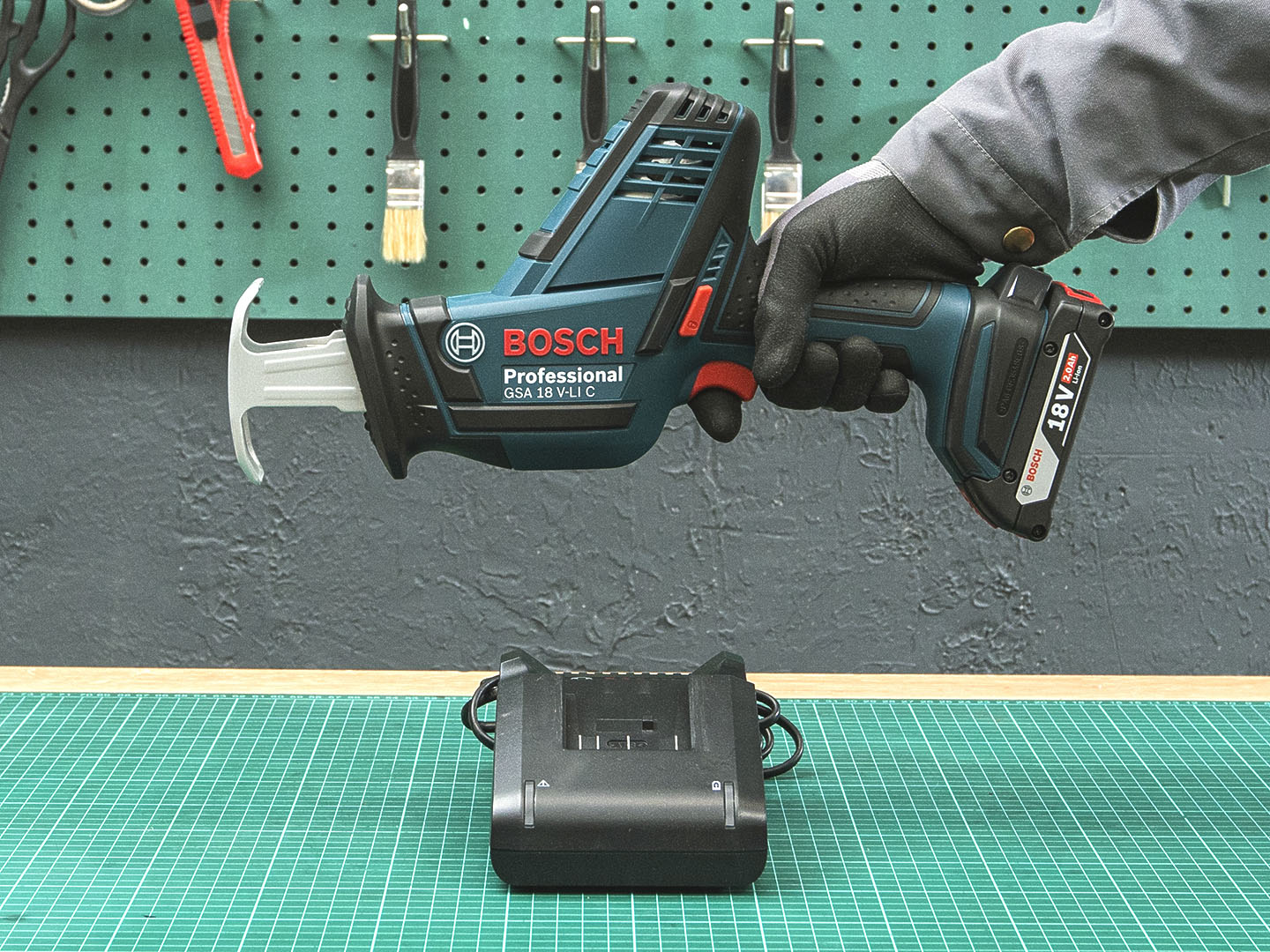 Аккумуляторная ножовка Bosch GSA 18 V-LI С  (03-30033)