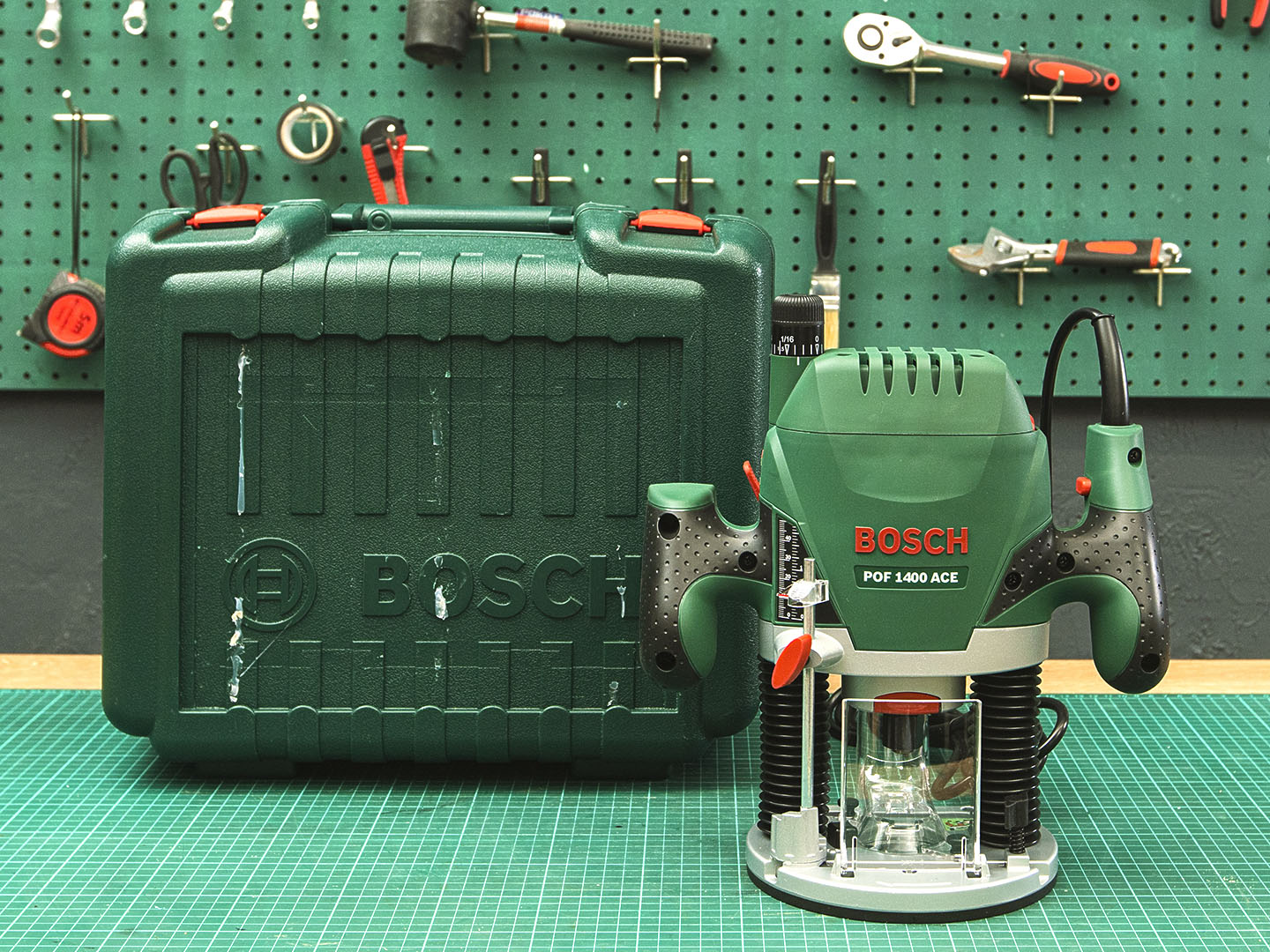 Фрезер Bosch POF1400 ACE  (02-12073)
