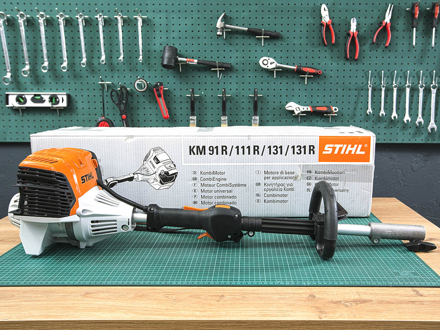 Комбидвигатель STIHL KM 131 R  (04-28092)
