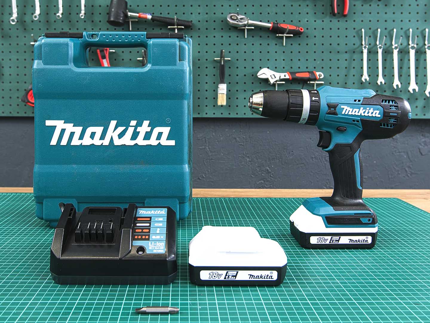 Дрель-шуруповерт Makita HP488DWE  (02-03102)