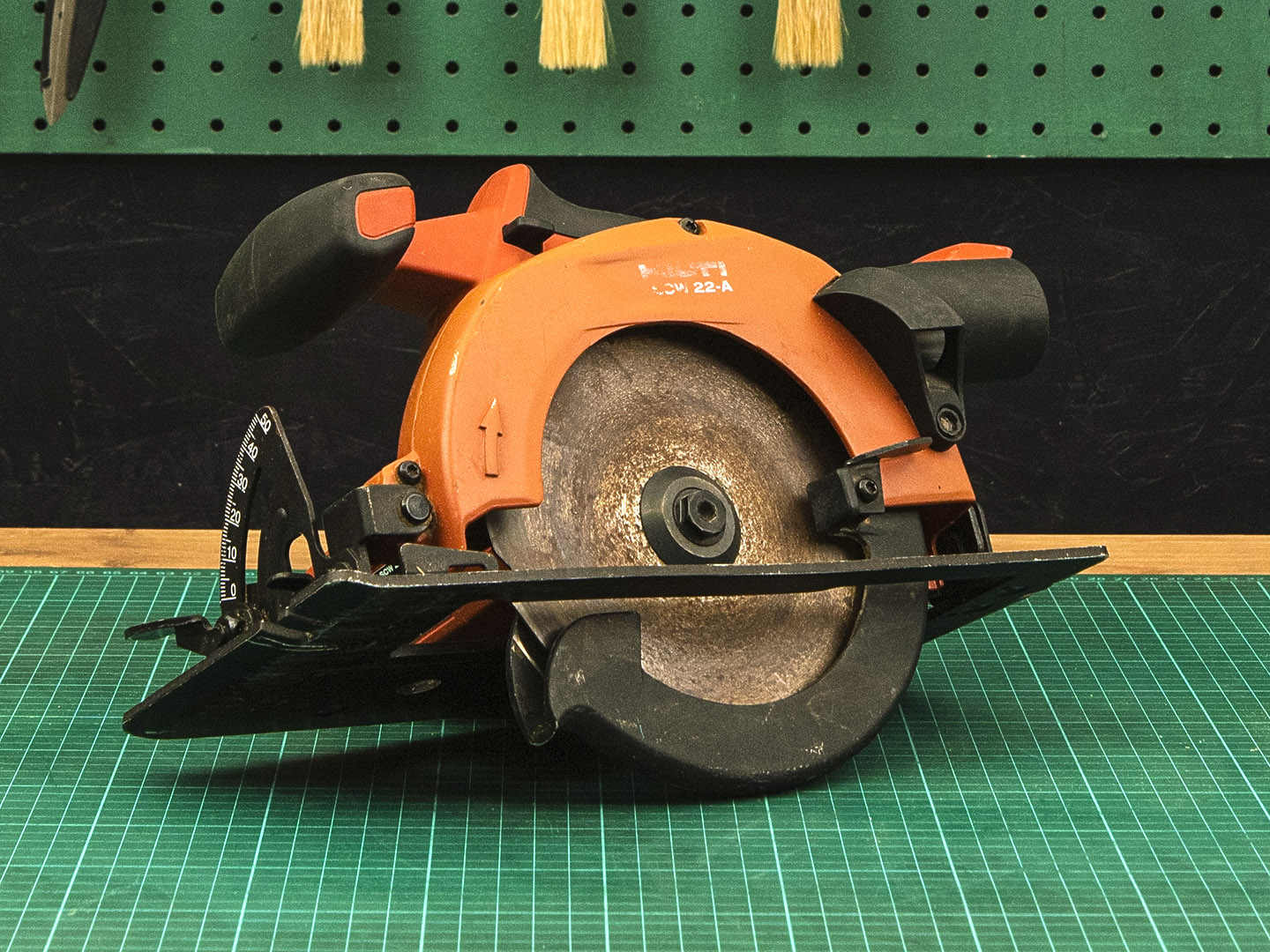 Аккумуляторная циркулярная пила Hilti SCW 22-A  (03-04075)