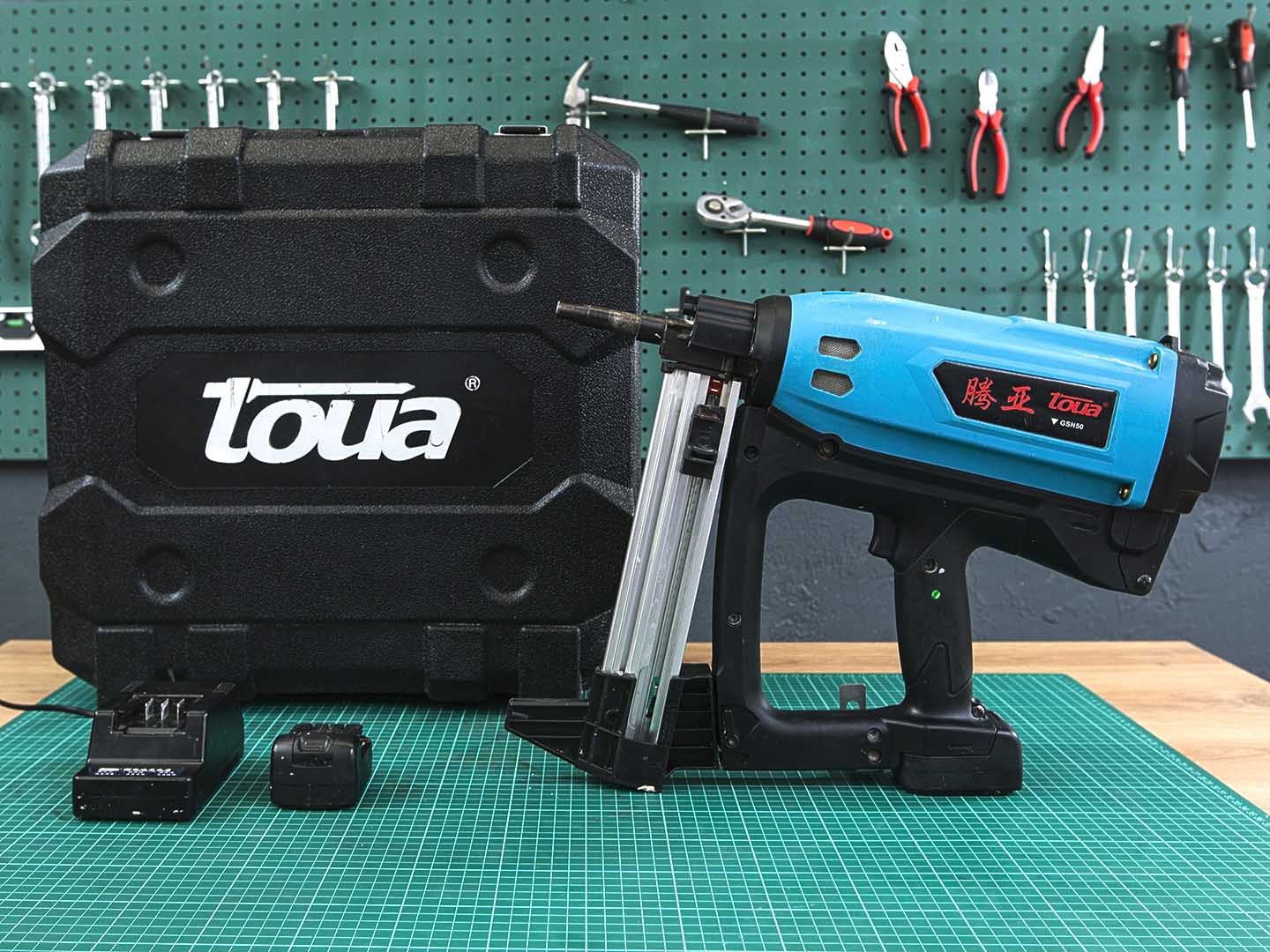 Монтажный пистолет по бетону Toua GSN50  (01-15032)