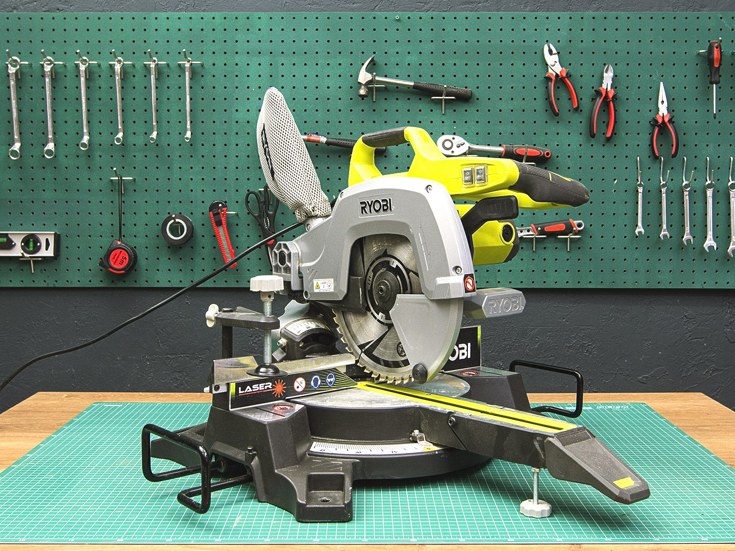 Торцовочная пила Ryobi EMS254L  (01-09044)