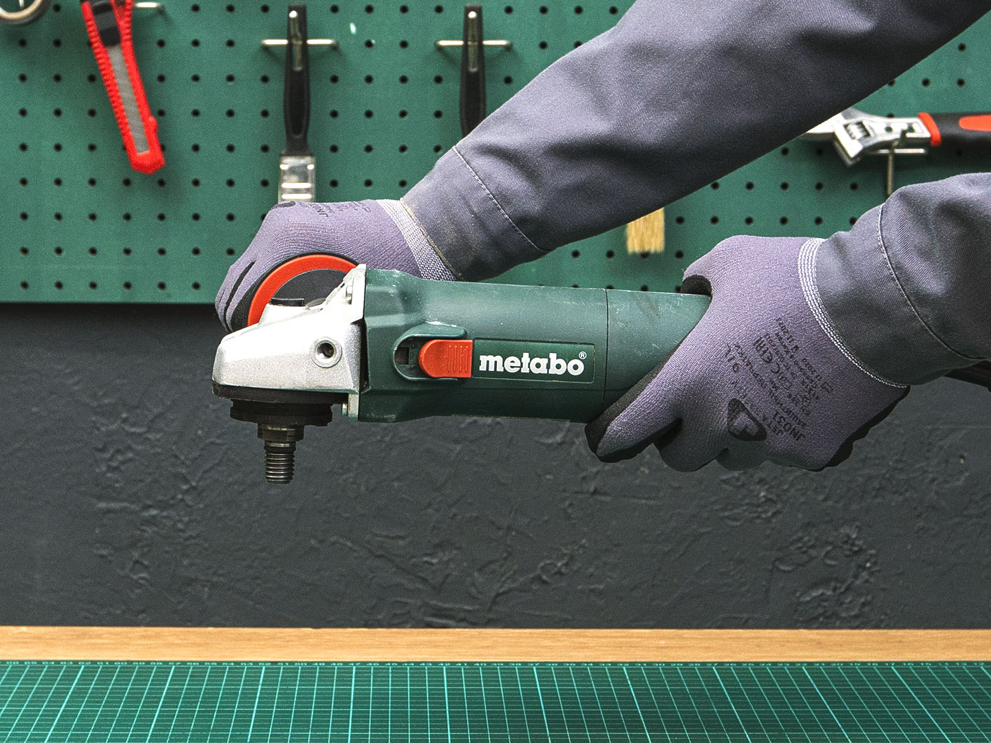 Угловая шлифмашина  Metabo W 750-125  (03-31083)