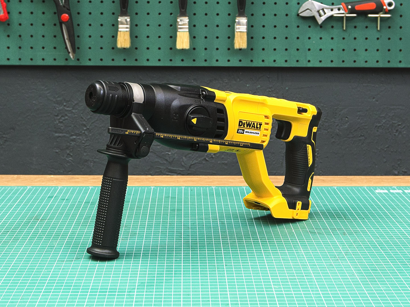 Аккумуляторный Перфоратор DEWALT DCH 133  (03-13034)