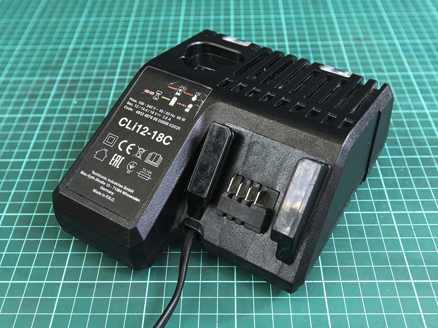 Зарядное устройство Milwaukee cli12-18c  (11-17082)
