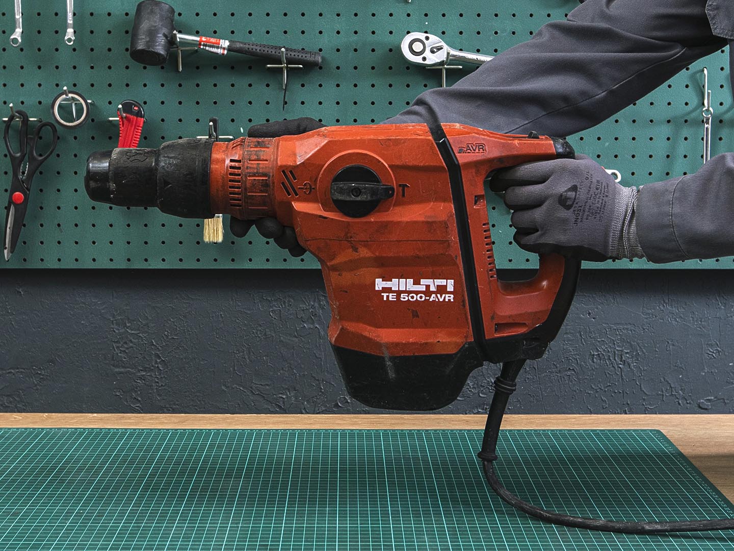 Отбойный молоток Hilti  TE 500-AVR   (04-02112)