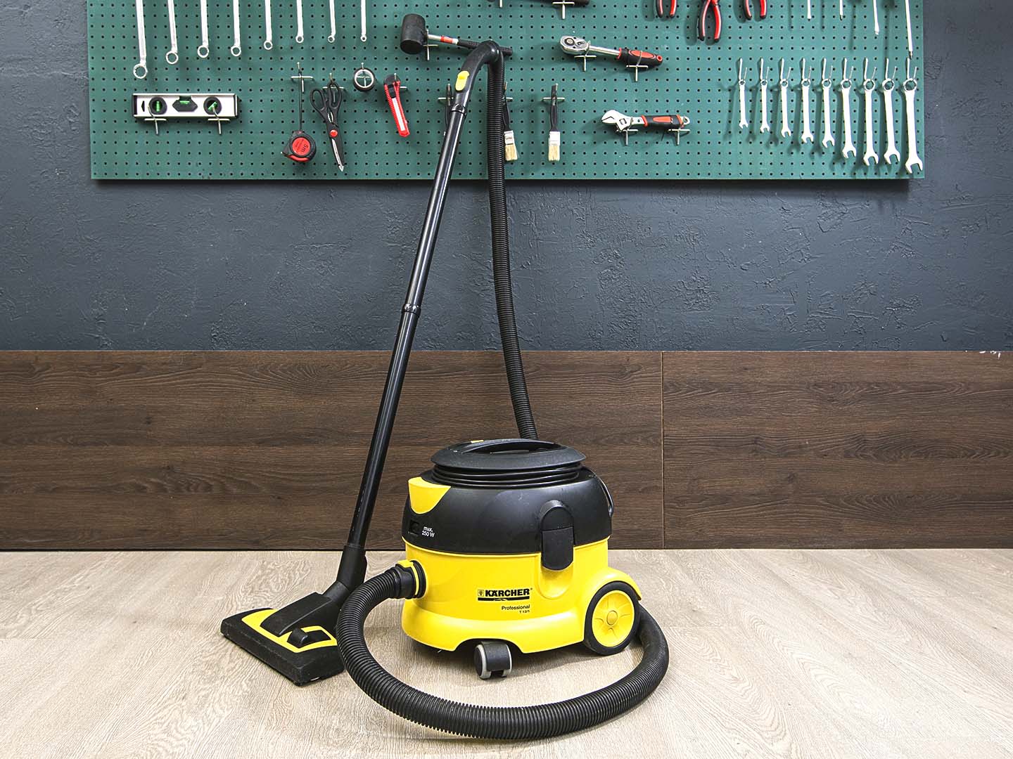 Пылесос сухой уборки Karcher Т12/1  (06-05082)