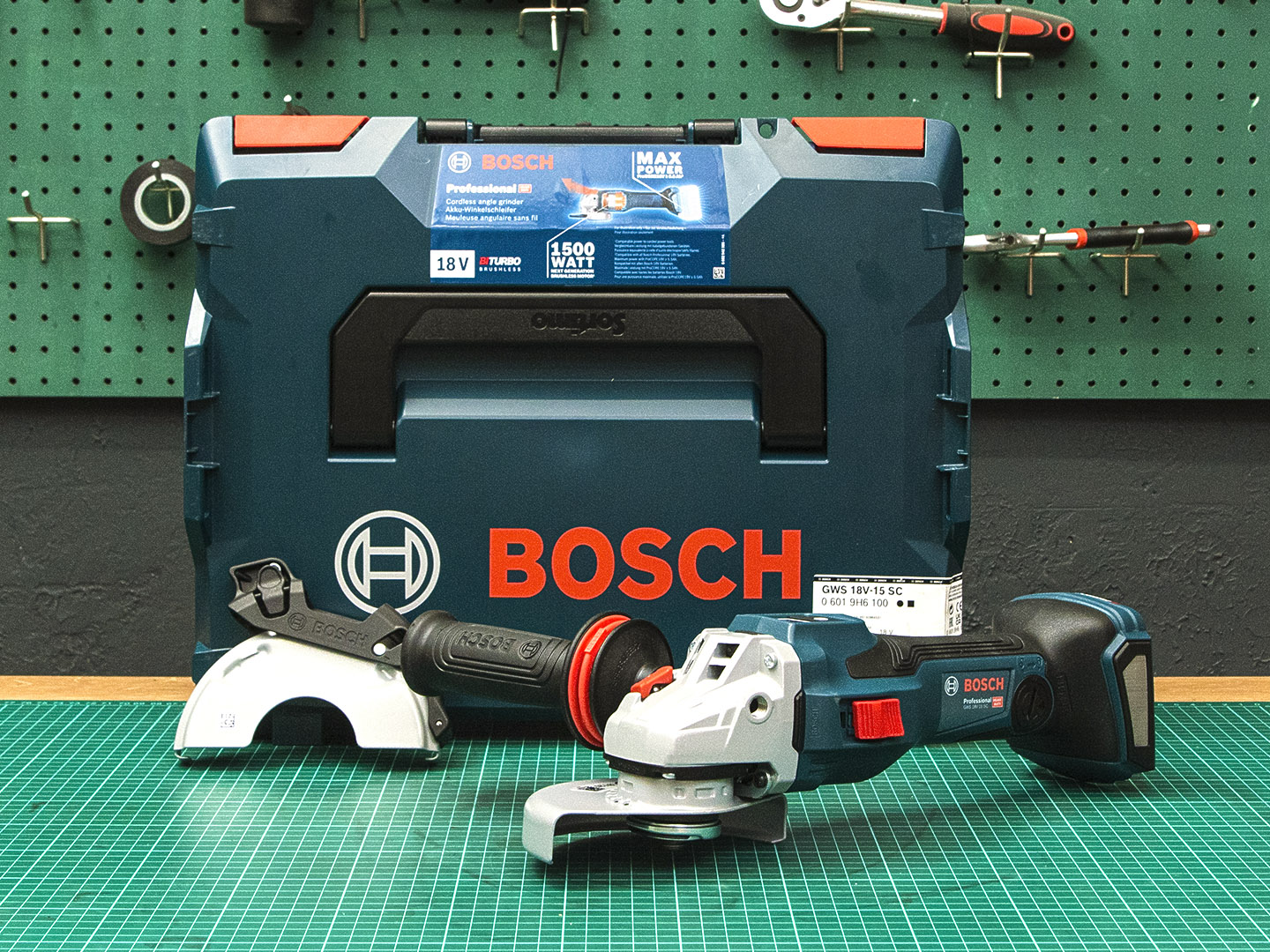 Аккумуляторная угловая шлифмашина Bosch GWS 18V-15 SC  (03-14045)