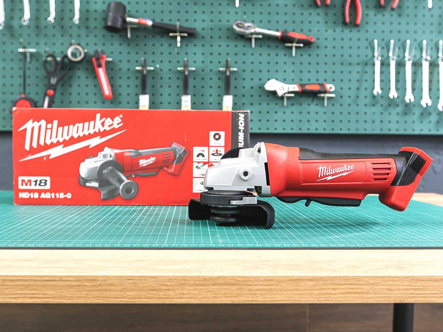 Угловая шлифмашина (УШМ) Milwaukee HD18 AG115-0  (05-03102)