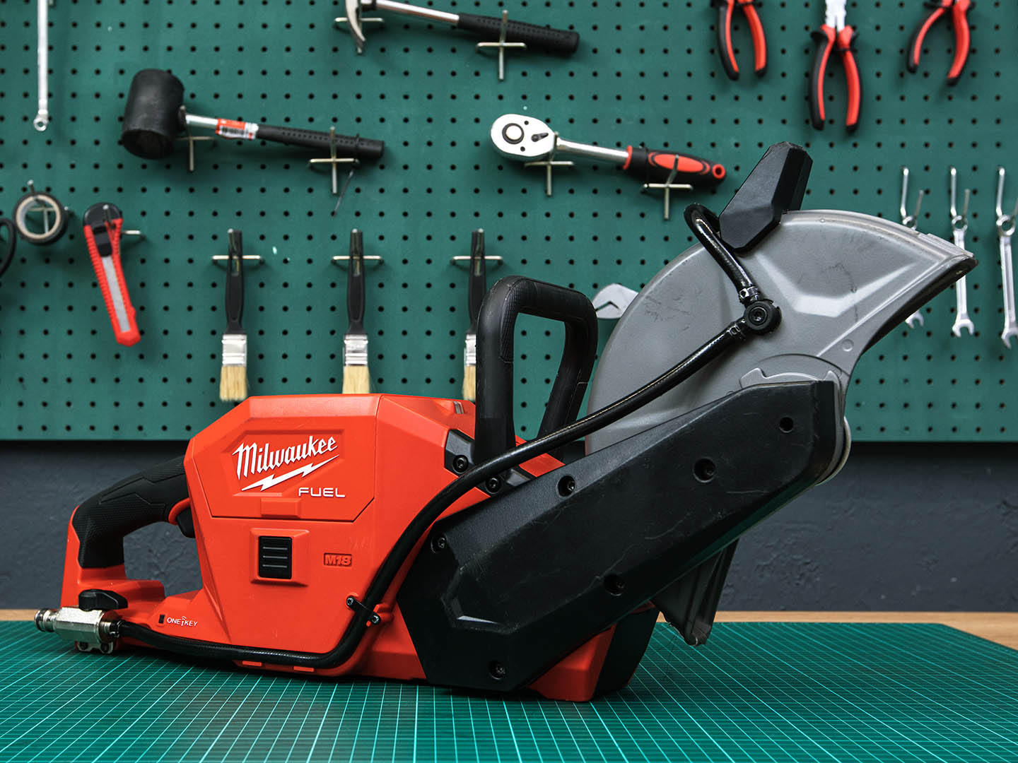 Отрезная машина Milwaukee M18 FCOS230  (01-25013)