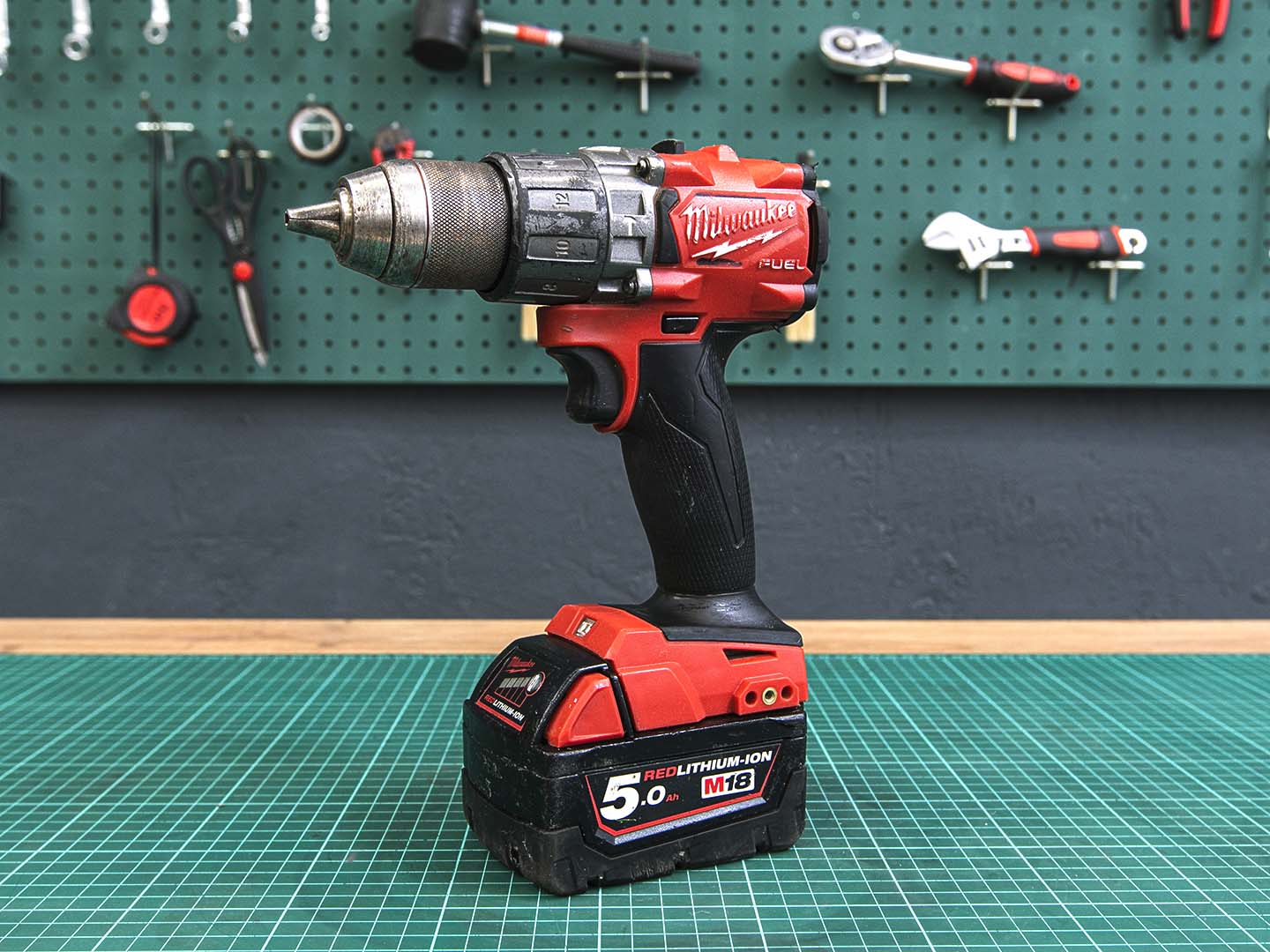 Дрель-шуруповерт Milwaukee M18FPD2  (06-17082)