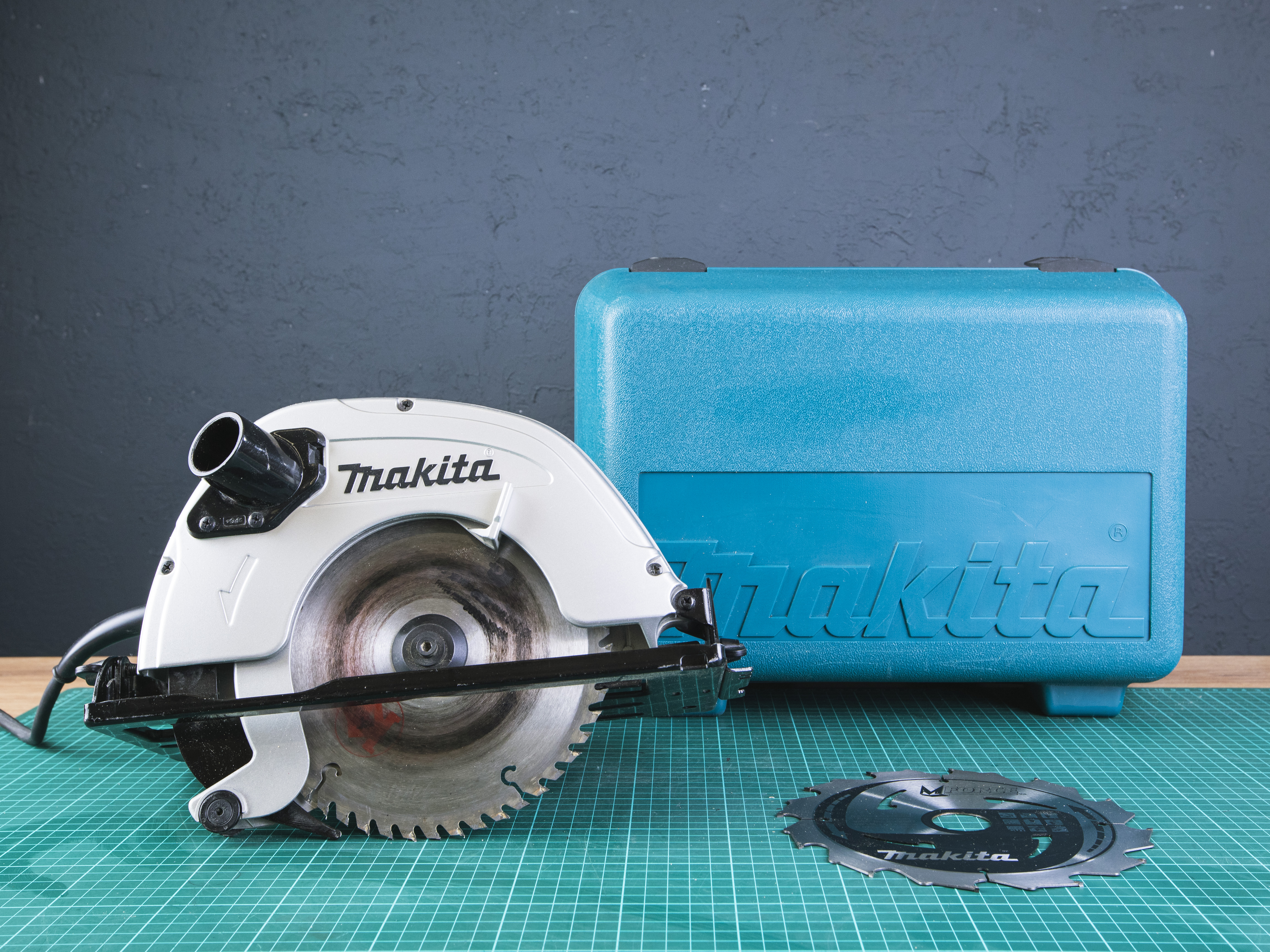 Дисковая пила Makita 5704 R  (10-18052)