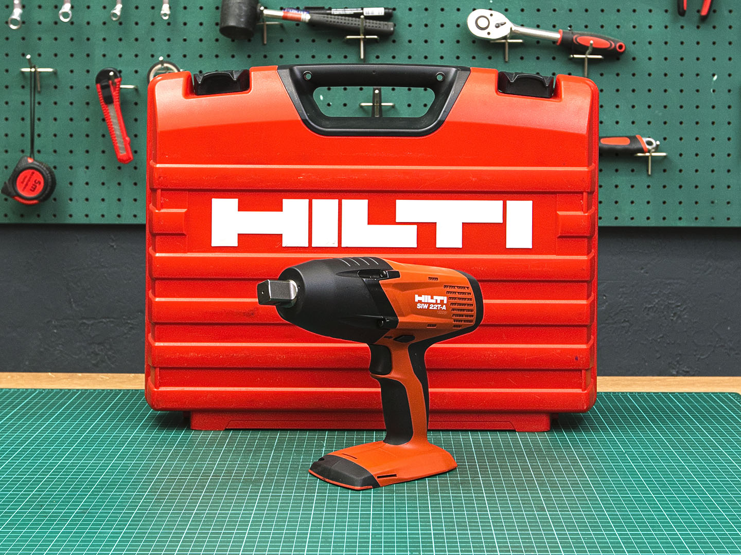 Аккумуляторный гайковерт Hilti  SIW 22T-A  (05-18093)
