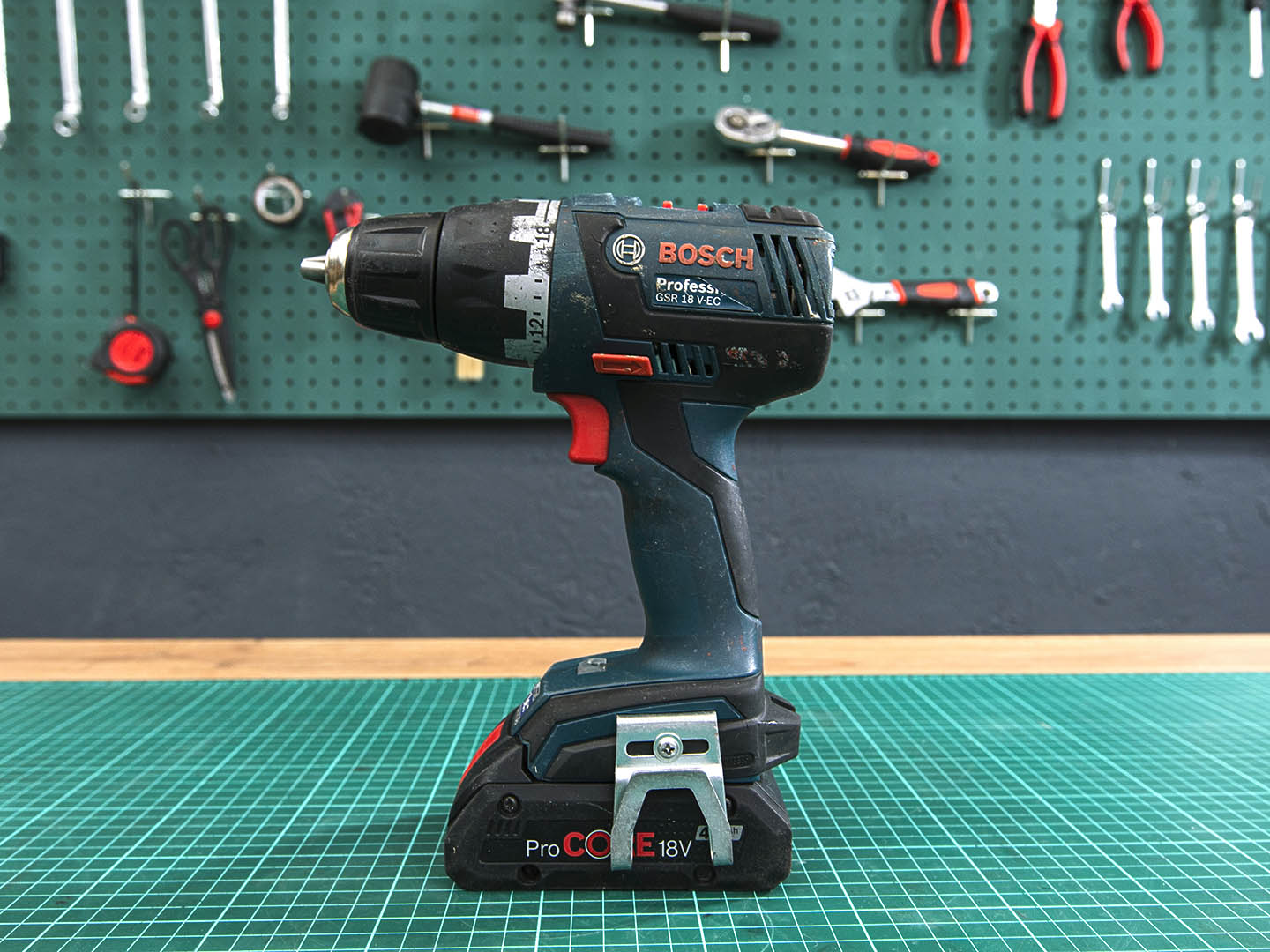 Аккумуляторная дрель-шуруповёрт Bosch GSR 18 V-EC  (06-03082)