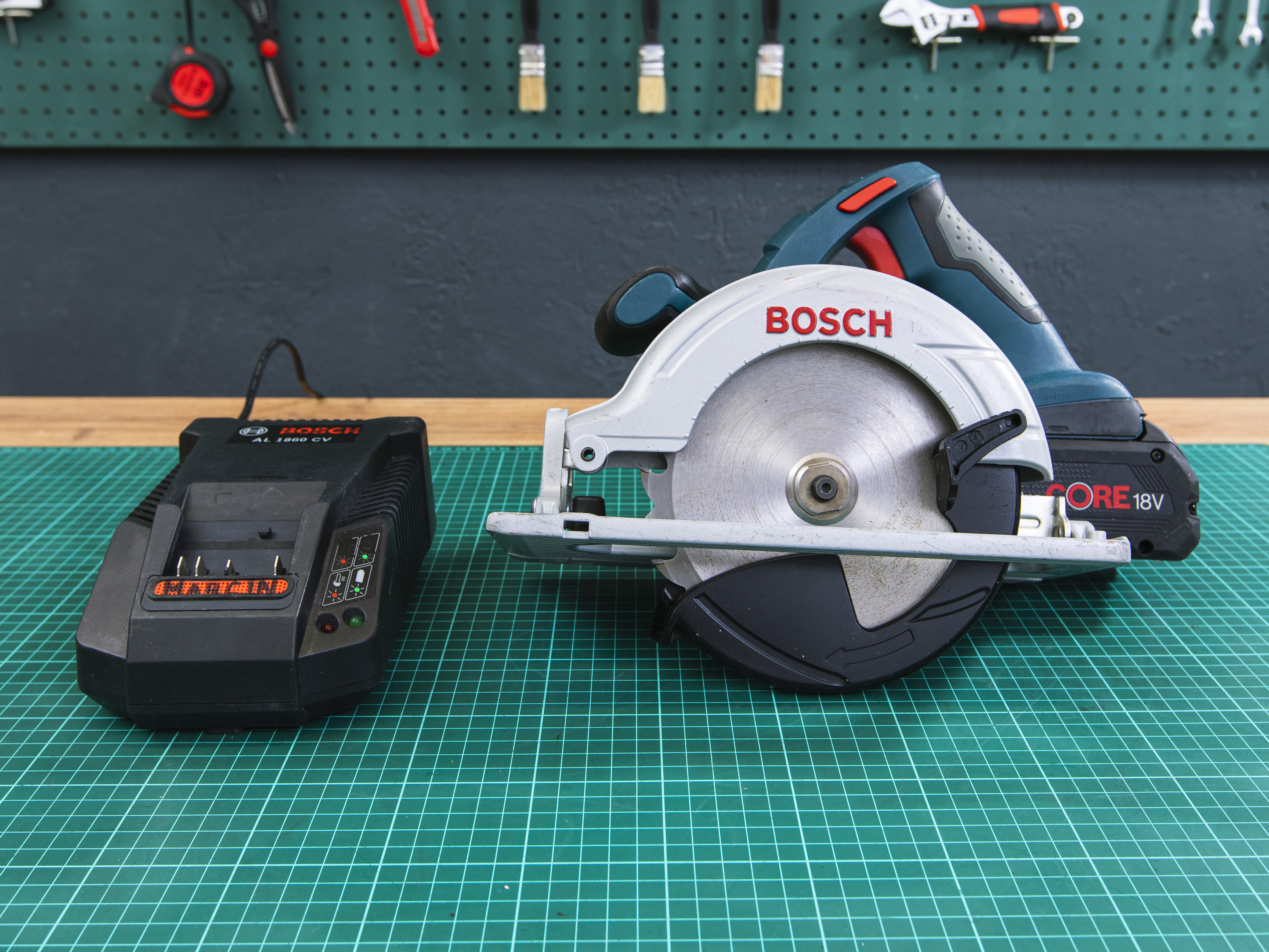 Аккумуляторная дисковая пила Bosch GKS 18 V-LI  (02-04082)