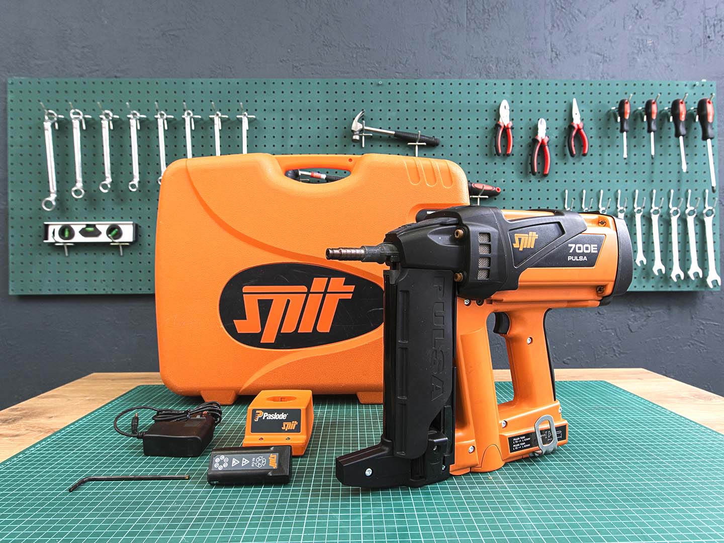 Газовый монтажный пистолет SPIT PULSA 700E  (16-17082)
