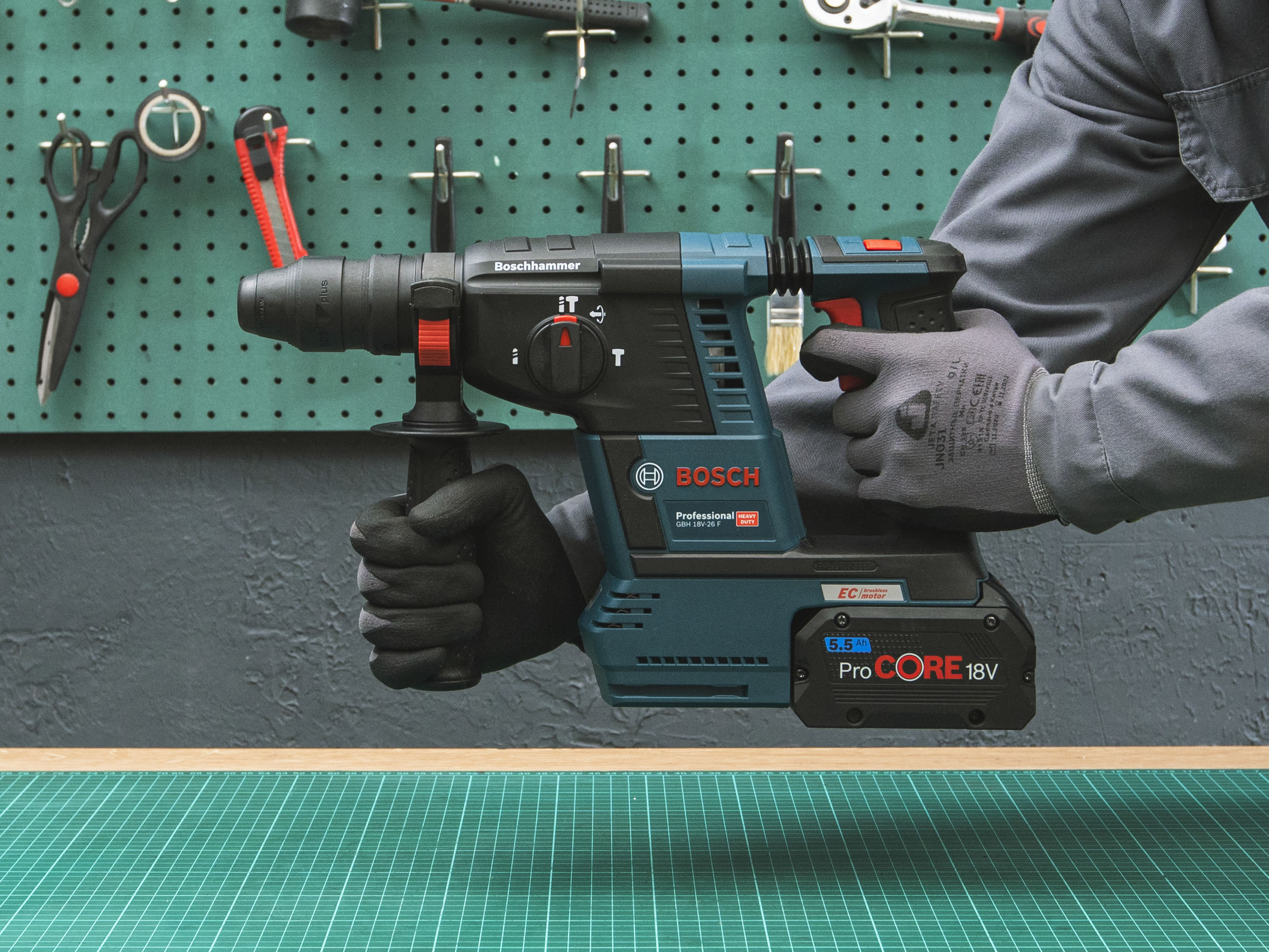 Аккумуляторный перфоратор Bosch GBH 18V-26F  (02-30033)