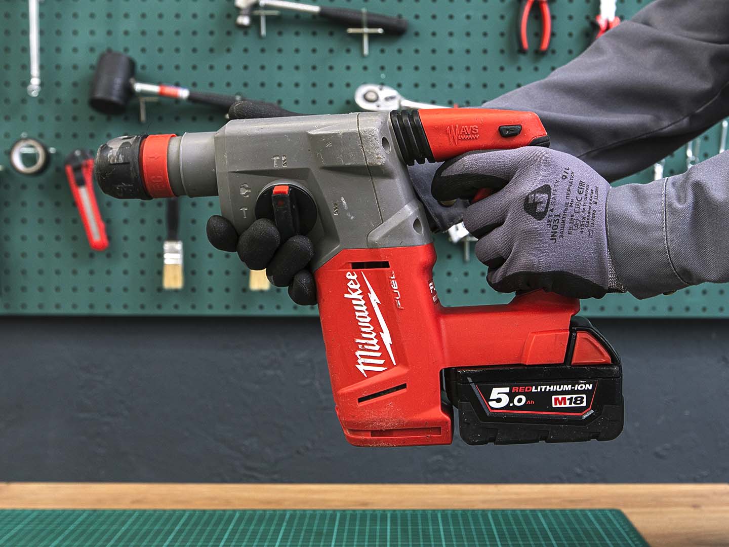 ПЕРФОРАТОР Milwaukee M18 FUEL CHX  (02-17082)