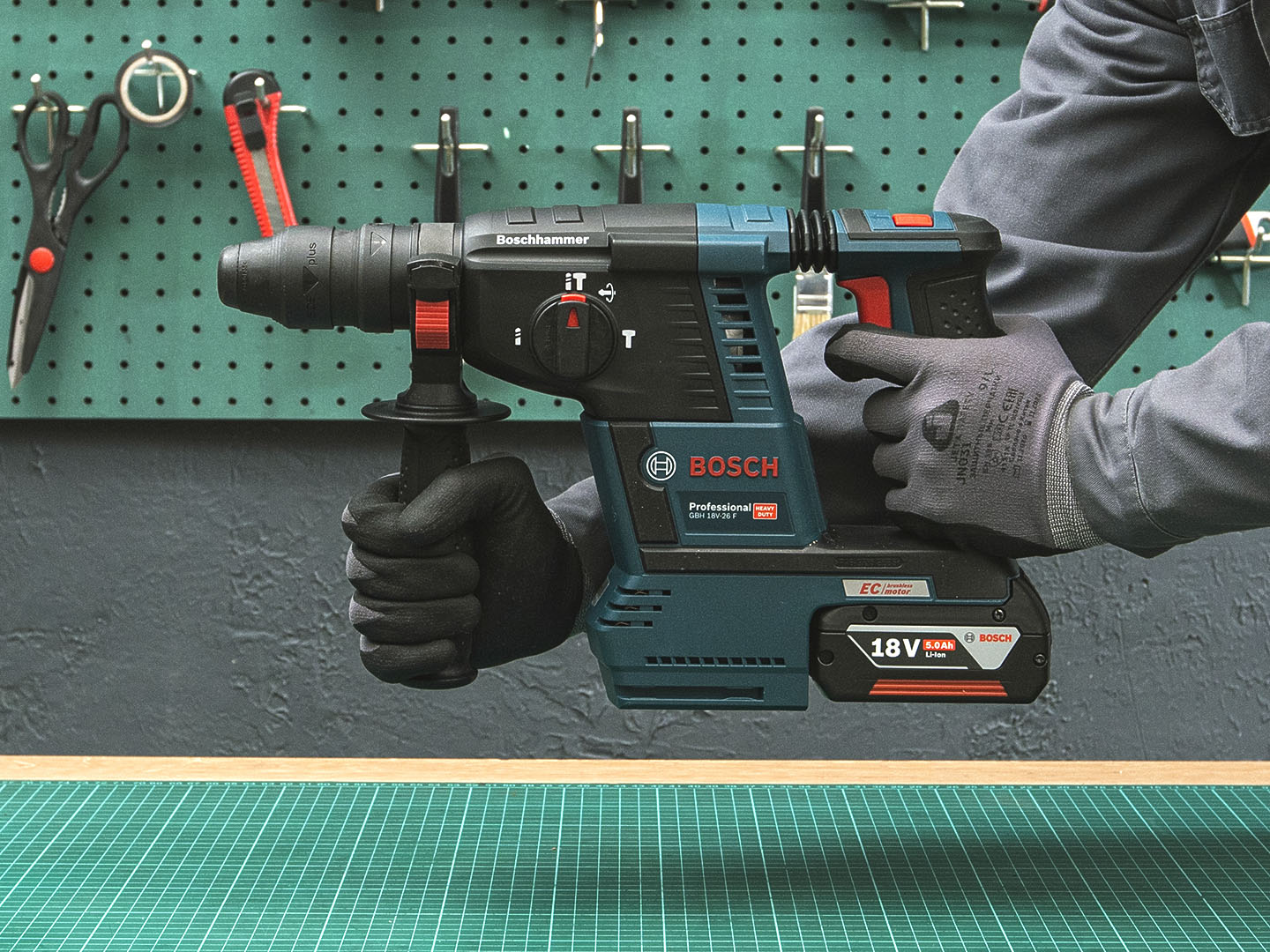 Аккумуляторный перфоратор  Bosch GBH 18V-26F  (01-30033)