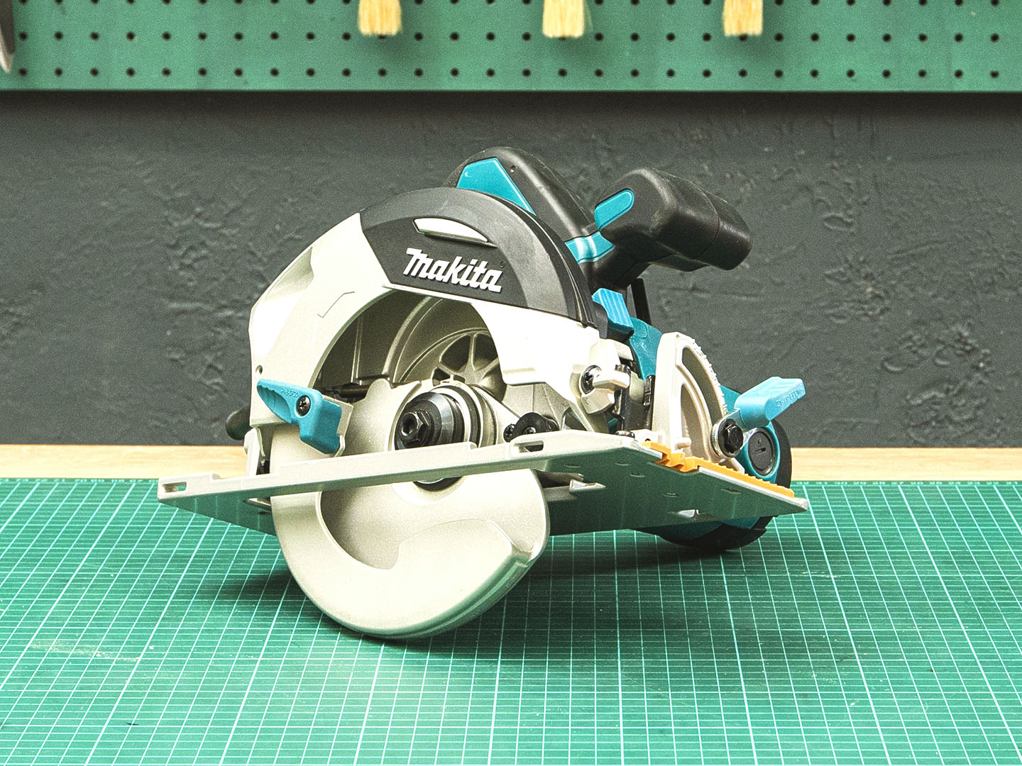 Циркулярная пила Makita HS6100  (05-01063)