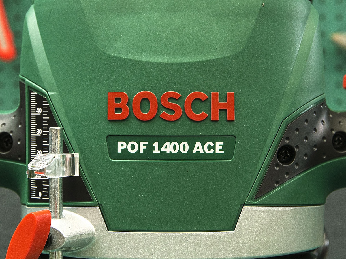 1400 ace 1400 вт. Фрезер бош 1400. POF 1400 Ace. Bosch POF 1400 Ace. Bosch POF 1400 Ace размер подошвы.