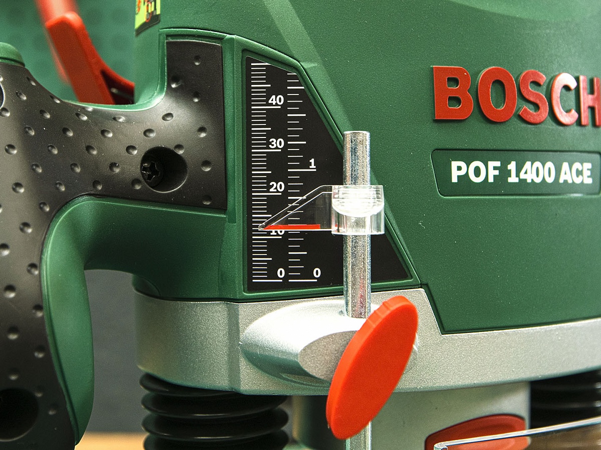 Pof 1400 ace 1400 вт. Фрезер бош 1400. POF 1400 Ace. Bosch POF 1400 Ace. Bosch POF 1400 Ace размер подошвы.